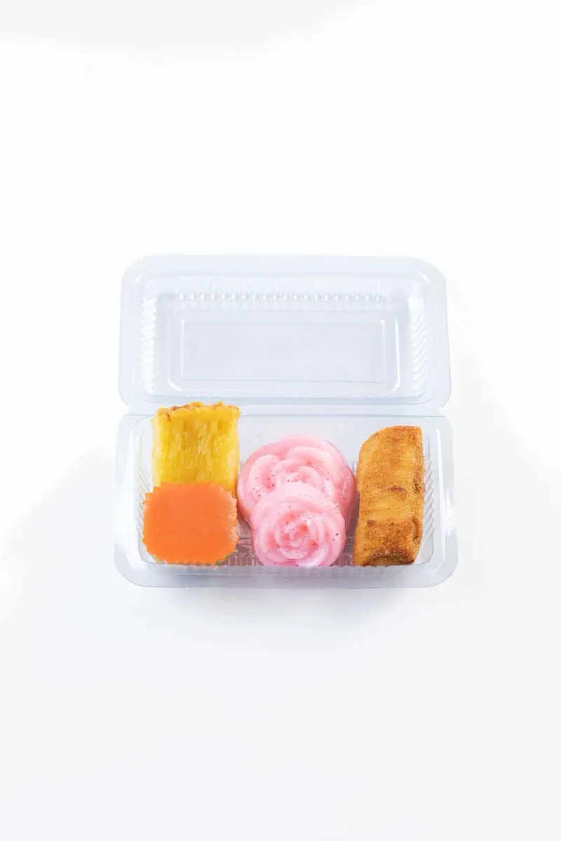 Kue dalam packing mika