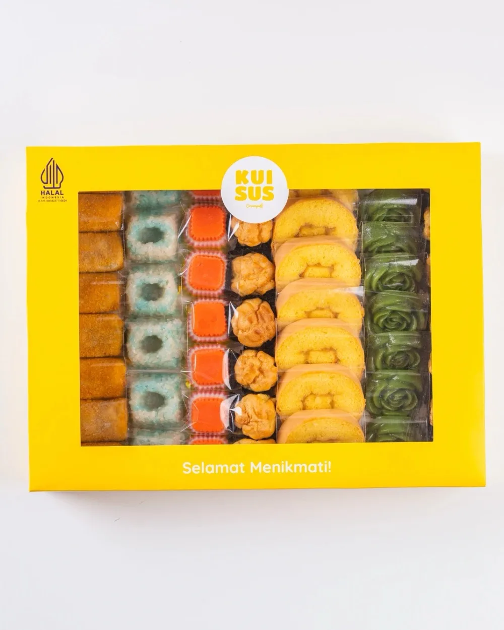 Nampan Signature KUISUS berisi kueh jajanan pasar